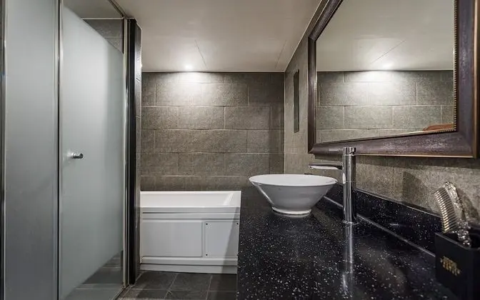 Oda (Premium - Love Chair (Netflix Availab)