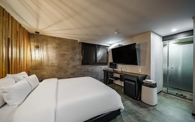 Oda (Suite (Netflix Available 55-inch TV 1)