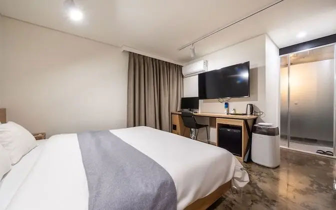 Oda (Suite (Netflix Available 55-inch TV 1)