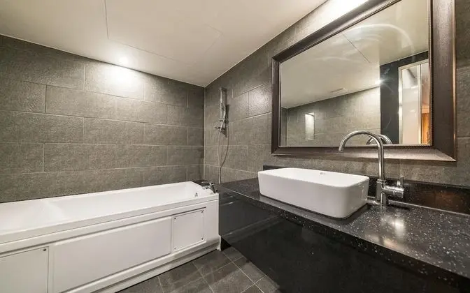 Oda (Suite (Netflix Available 55-inch TV 1)