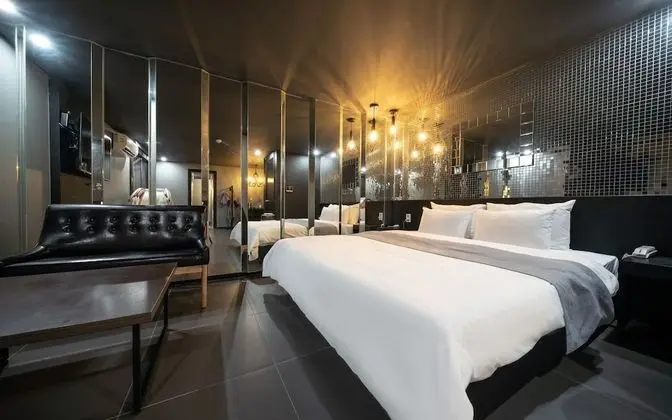 Oda (VIP - Massage Chair (Netflix Availabl)