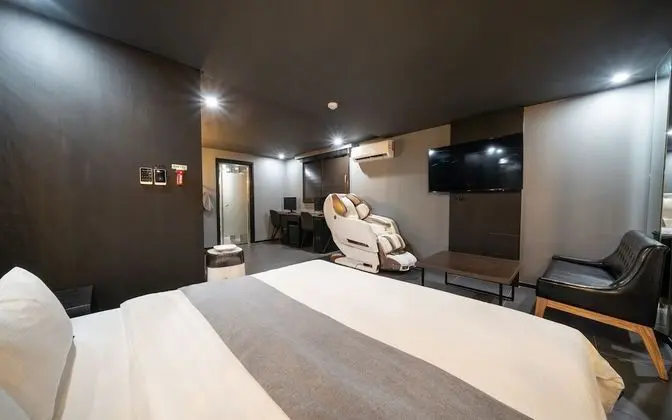 Oda (VIP - Massage Chair (Netflix Availabl)