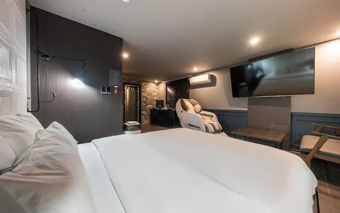 Oda (VIP - Massage Chair (Netflix Availabl)