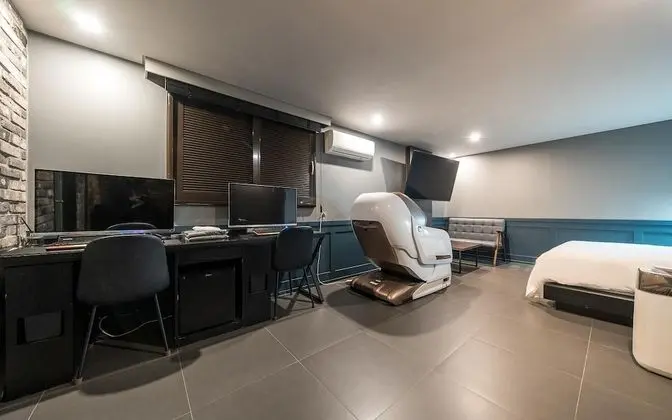 Oda (VIP - Massage Chair (Netflix Availabl)