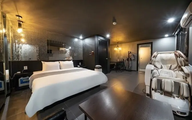 Oda (VIP - Massage Chair (Netflix Availabl)