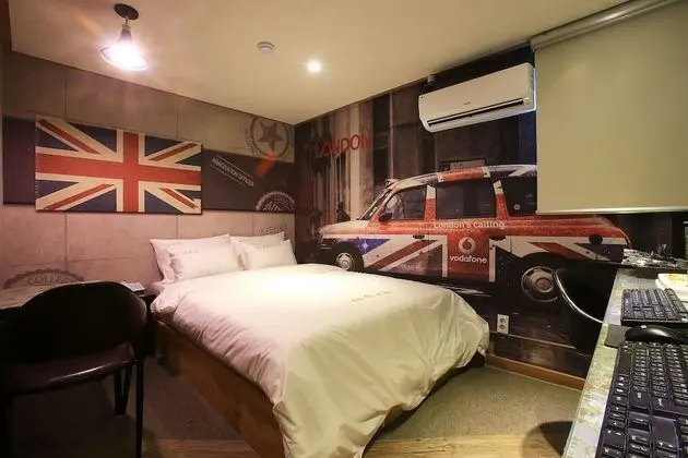 Oda (Deluxe rooms (Netflix YouTube availab)