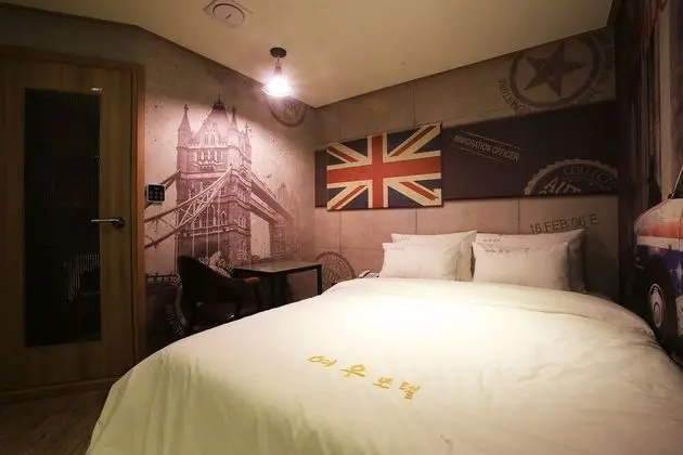 Oda (Deluxe rooms (Netflix YouTube availab)