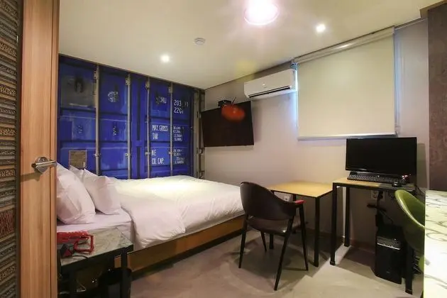 Oda (Deluxe rooms (Netflix YouTube availab)