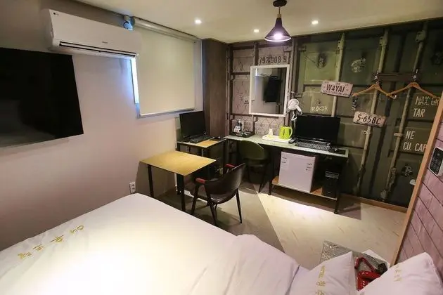 Oda (Deluxe rooms (Netflix YouTube availab)