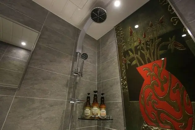 Oda (Deluxe rooms (Netflix YouTube availab)