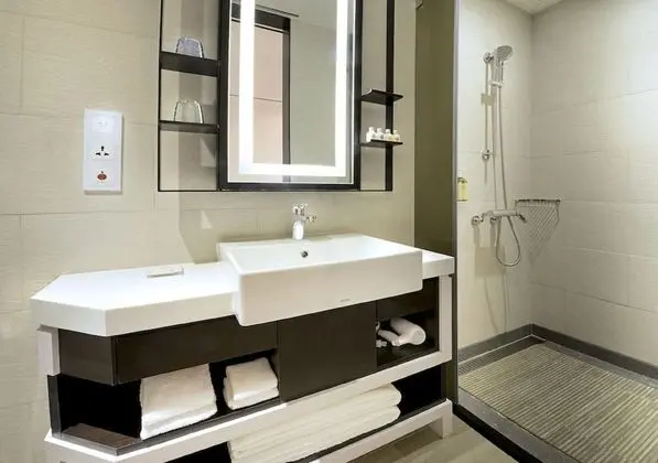Tek Büyük Yataklı Oda, Balkon