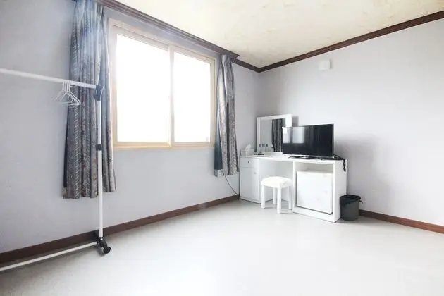 Oda (Ondol Room (Good air-conditioning/coo)