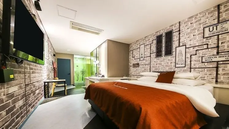 Luxury Oda