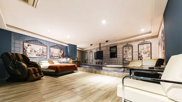 Luxury Oda
