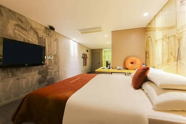 Luxury Oda