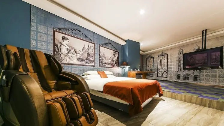 Luxury Oda