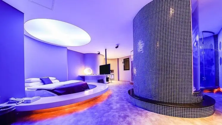 Luxury Oda
