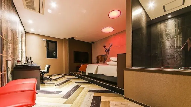 Luxury Oda