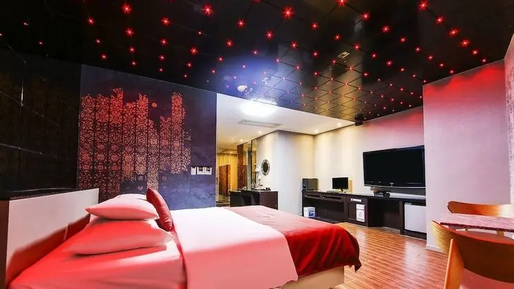 Luxury Oda