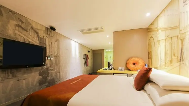 Luxury Oda