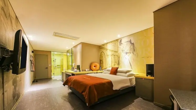 Luxury Oda