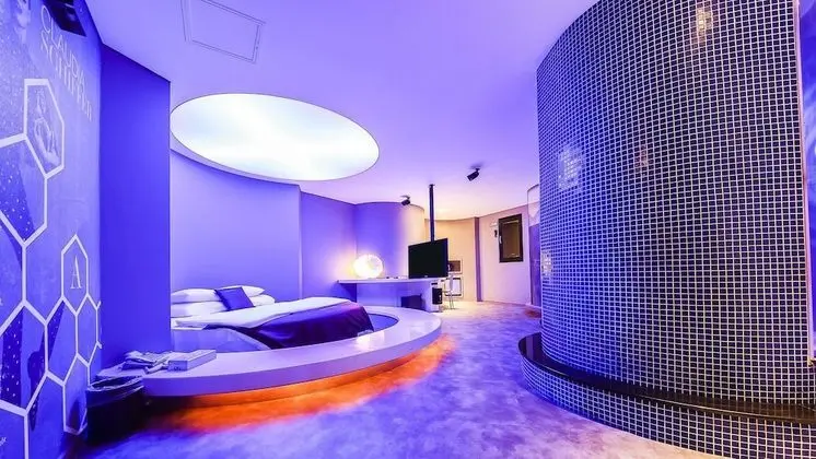 Luxury Oda