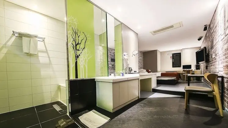 Luxury Oda
