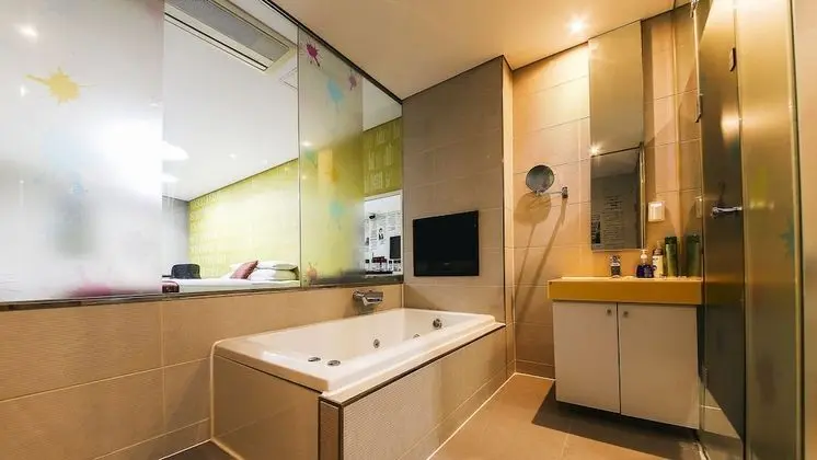 Luxury Oda