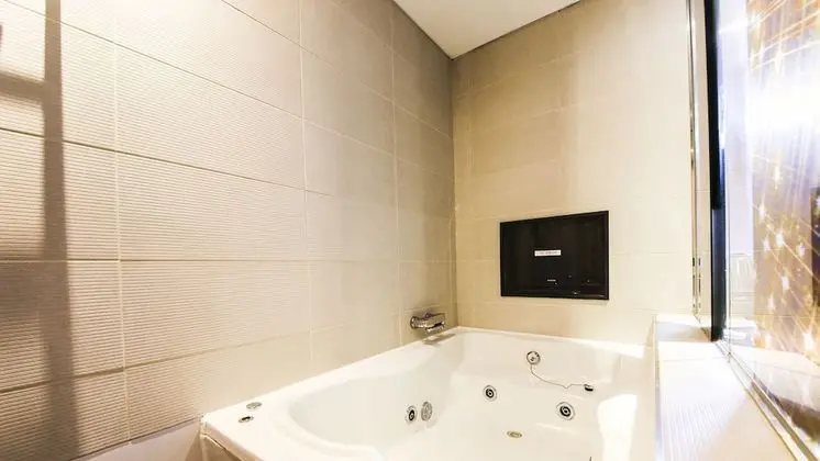 Luxury Oda
