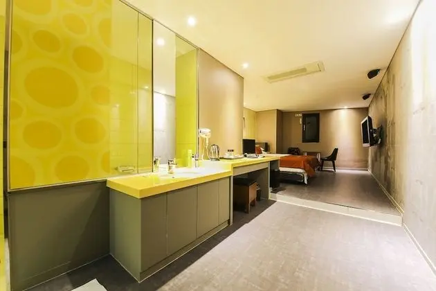 Luxury Oda