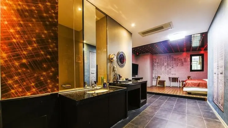 Luxury Oda