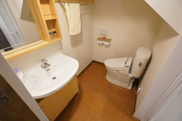 Dört Kişilik Oda (1F,PrivateRoomwithShowerandToilet,101)