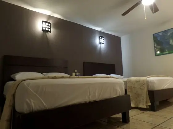 City Tek Büyük Yataklı Oda