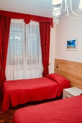 Tek Büyük veya İki Ayrı Yataklı Oda