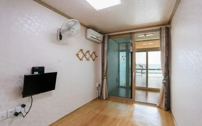 Oda (Room No2)