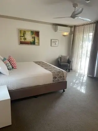 Executive King Courtyard Room