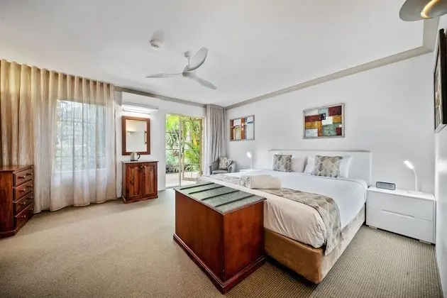 Executive King Spa Courtyard