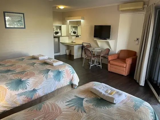 Standard Oda, Sigara İçilmez, Balkon (Downstairs Motel Twin)