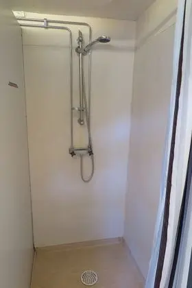 Traditional Kulübe, Ortak Banyo