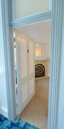 Oda, 1 Büyük (Queen) Boy Yatak, Ortak Banyo