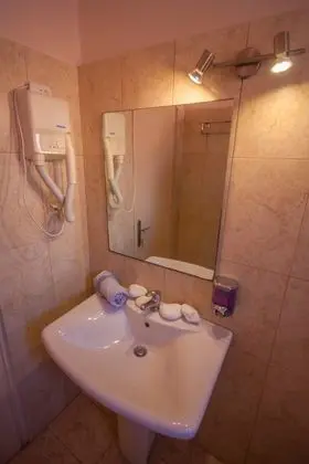 Tek Büyük Yataklı Oda, Bahçe Manzaralı