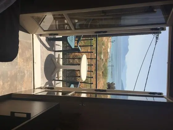 Üç Kişilik Oda, Deniz Manzaralı