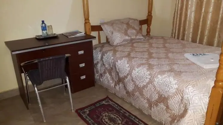 Basic Tek Kişilik Oda, Sigara İçilmez (Shared bathroom)