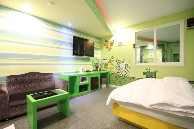 Oda (One room One week Drive in)