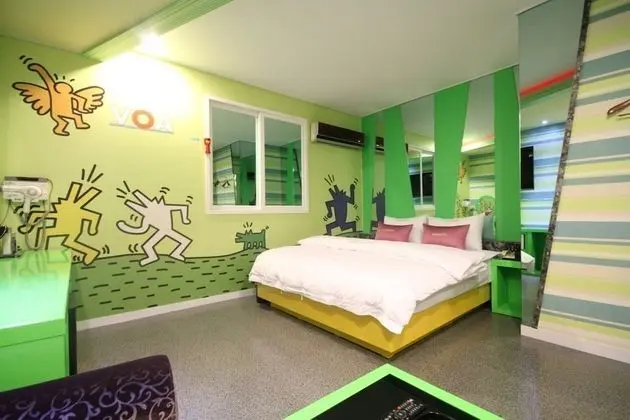 Oda (One room One week Drive in)