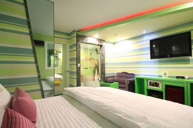 Oda (One room One week Drive in)