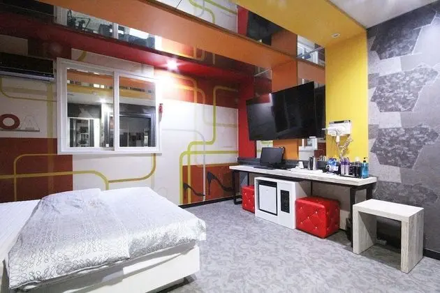 Oda (One room One week Drive in)