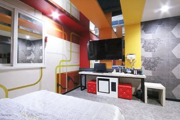 Oda (One room One week Drive in)