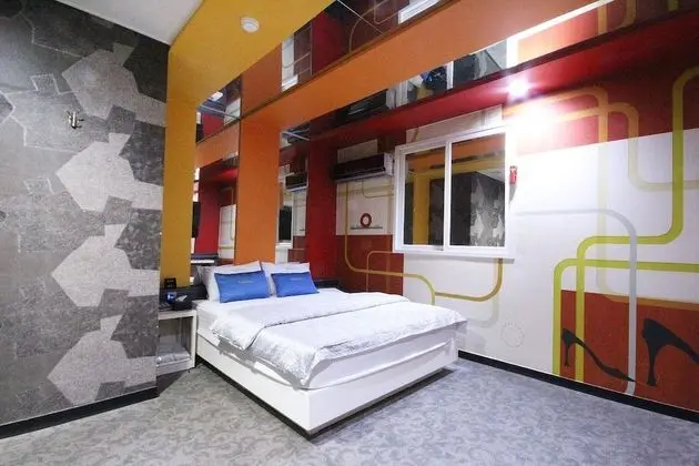 Oda (One room One week Drive in)