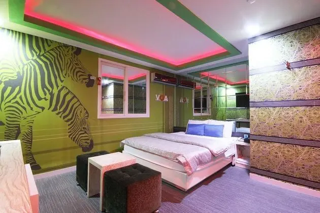 Oda (One room One week Drive in)